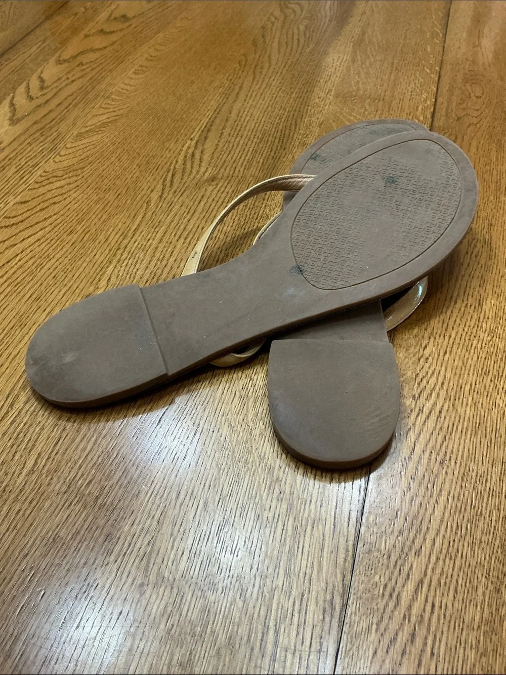 Woman’s Tory Burch tan patent leather thong sandal. Size 9.5. Leather. Like new!